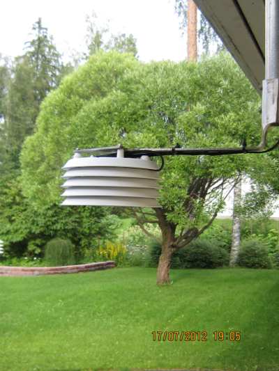 L�mp� ja kosteusmittari erill��n keskusyksik�st�