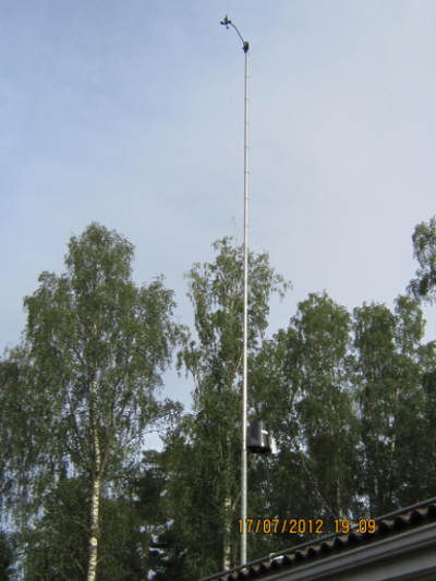 S��aseman masto, jossa tuuli ja sademittari